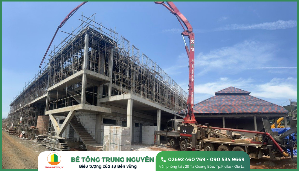 Nên đổ bê tông tươi hay bê tông trộn thủ công? 